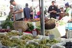 Community Market: Grapes